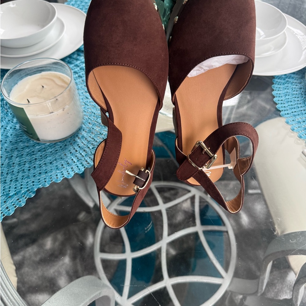 Wonderly Brown Flats with Slingback Design